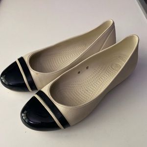 CROCS COMFORT. Cream-Black Cap Toe Ballet Flats. Women Size 6